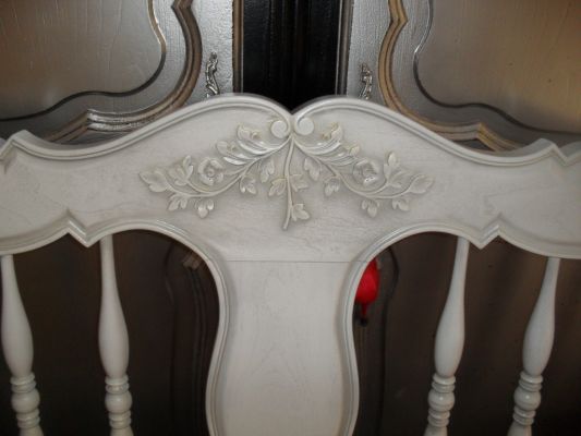 Tête de lit ancienne en noyer de style provençal relookée à Gap